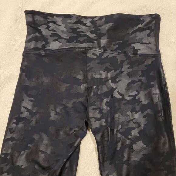 Spanx camo leggings, size Large - Picture 3 of 13